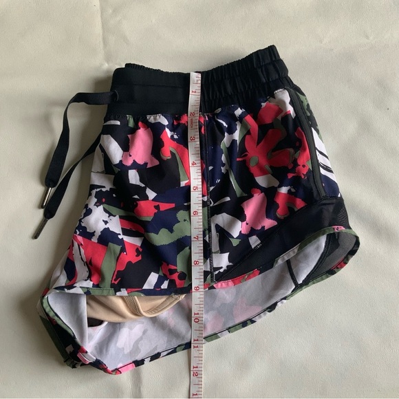 lululemon athletica Multicolor Camo Women Shorts - Picture 6 of 10